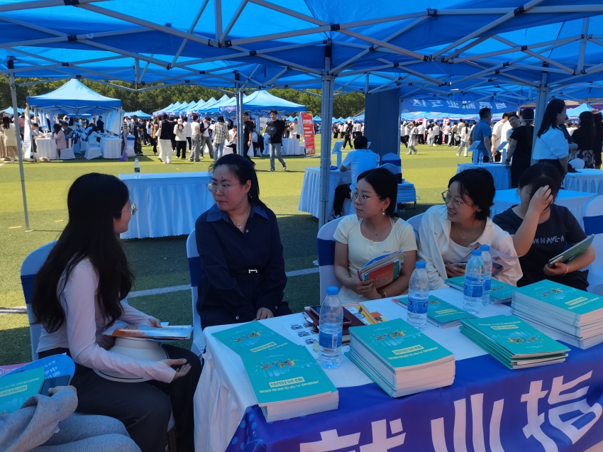 双选会照片2.jpg